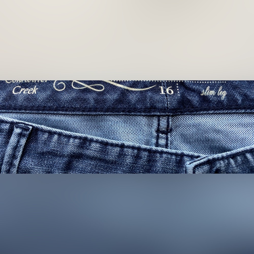 Coldwater Creek Natural Fit Slim Leg Jean Size 16.  NWOT